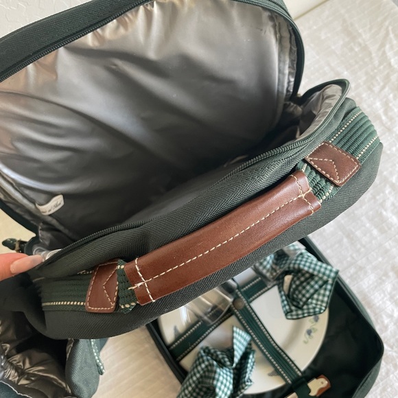 Central Market H.E.B | Travel Picnic Backpack with Utensil and Cup holder - Picture 9 of 9